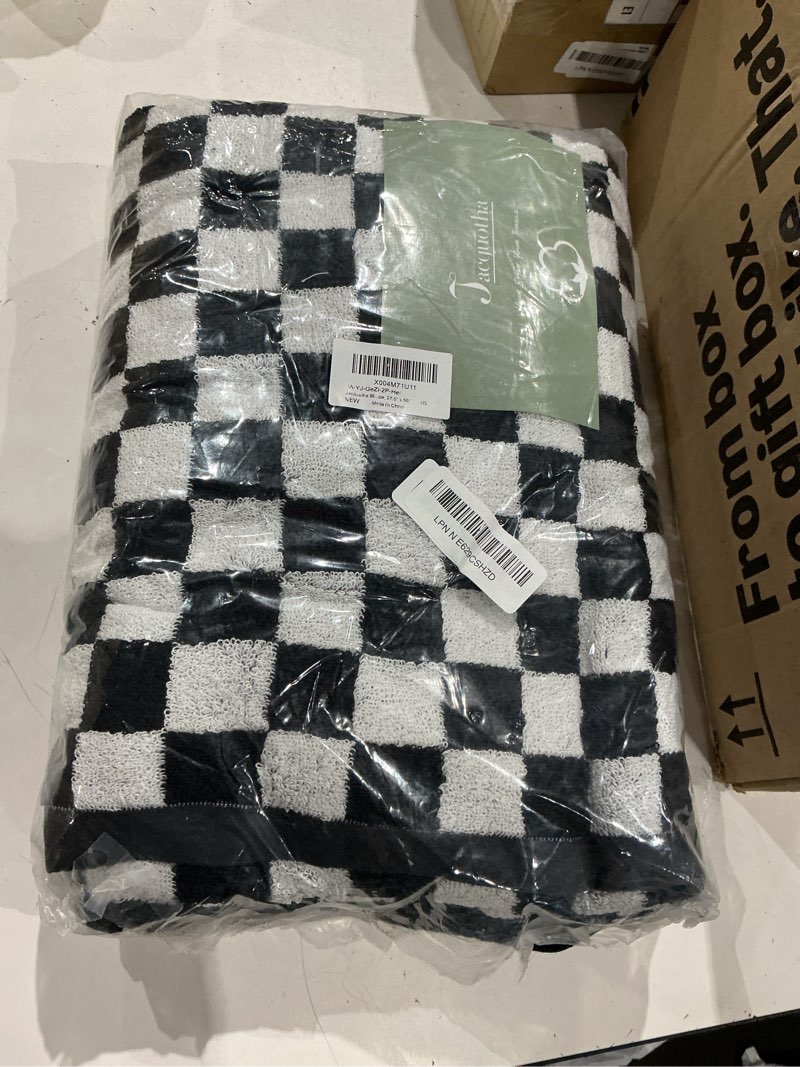 Condition photo showing Good Condition for jacquotha bath towels black & white checkered - 100% cotton, 27.5" x 55", soft & absorbent & quick dry, set of 2 towels for bathroom, pool, beach, spa