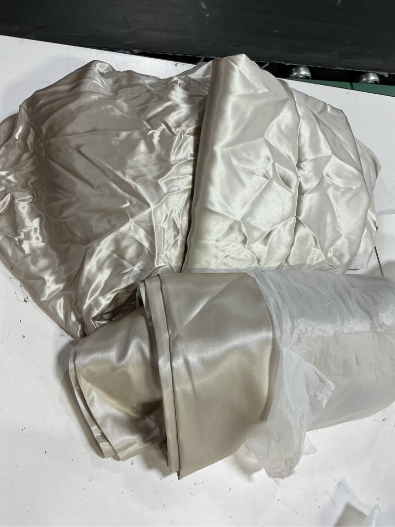 Condition photo showing As Is for mulberry silk sheet set, queen, champagne quince