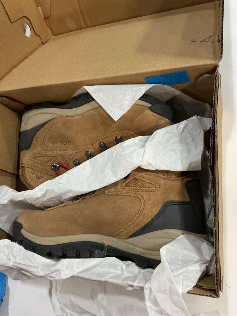 Condition photo showing Good Condition for columbia womens newton ridge plus waterproof amped size 7.5