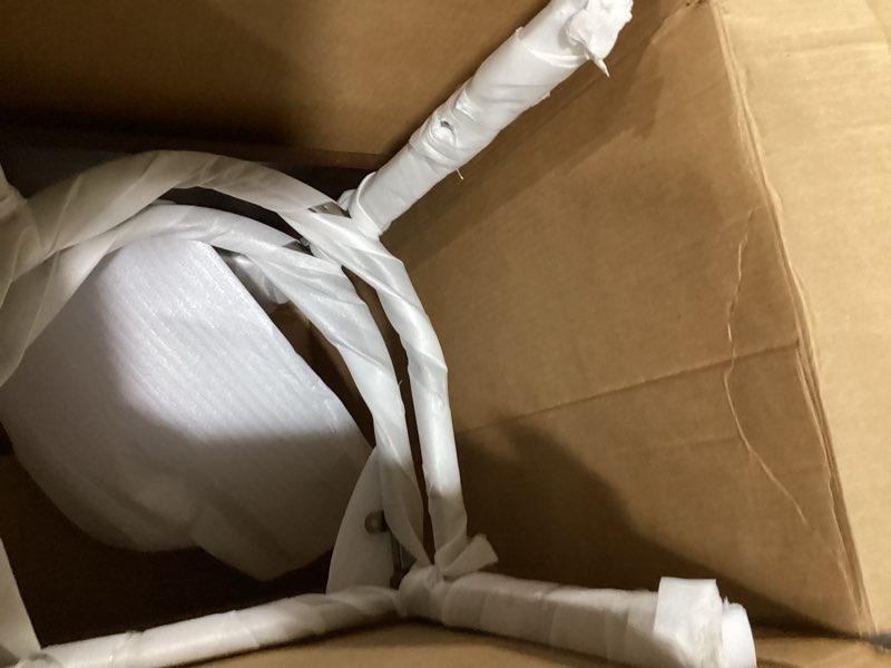 Condition photo showing Good Condition for flash furniture hercules series folding chair - white resin - set of 4 800lb weight capacity comfortable event chair - light weight folding chair white set of 4 classic