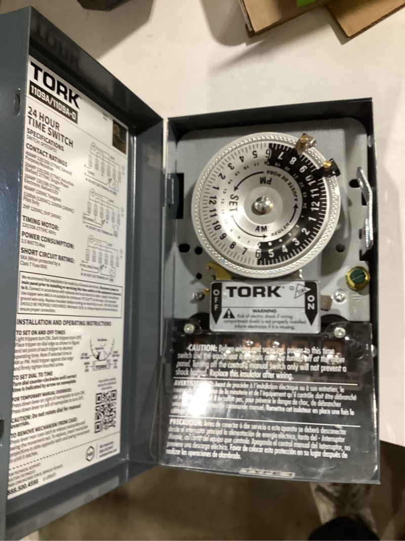 Condition photo showing Good Condition for tork 40-amps 120/277-volt indoor programmable digital lighting timer