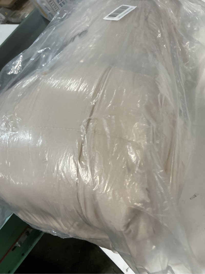 Condition photo showing Good Condition for Bedsure Comforter Duvet Insert - Quilted Comforters Queen Size, All Season Duvet, GentleSoft Down Alternative Bedding, with 8 Tabs, Gifts for Women/Men, Beige, Queen 88 x 88 Inches