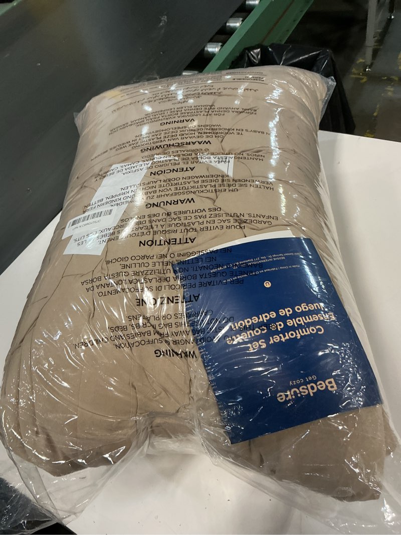 Condition photo showing Good Condition for bedsure oversized king comforter set, khaki soft prewashed bedding for all seasons, 3 pieces gentlesoft™ bed set, 1 lightweight comforter (120"x98") and 2 pillowcases (20"x36") oversized king(120"x98") 20 - khaki