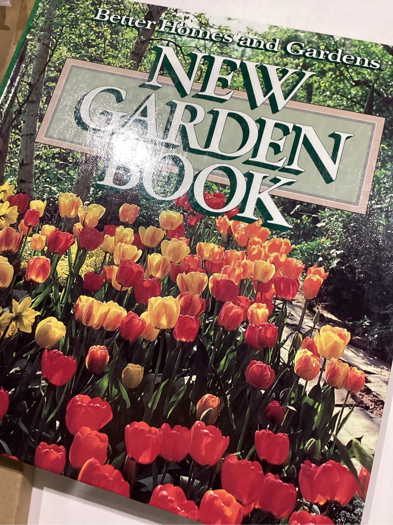 Condition photo showing Good Condition for New Garden Book (Better Homes and Gardens)