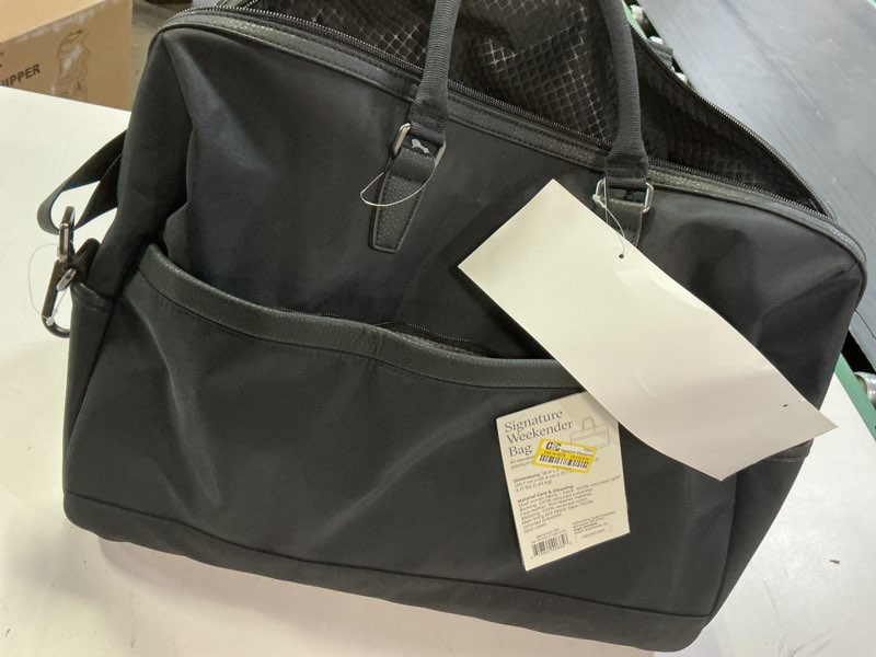 Condition photo showing Good Condition for signature weekender bag black - open story™