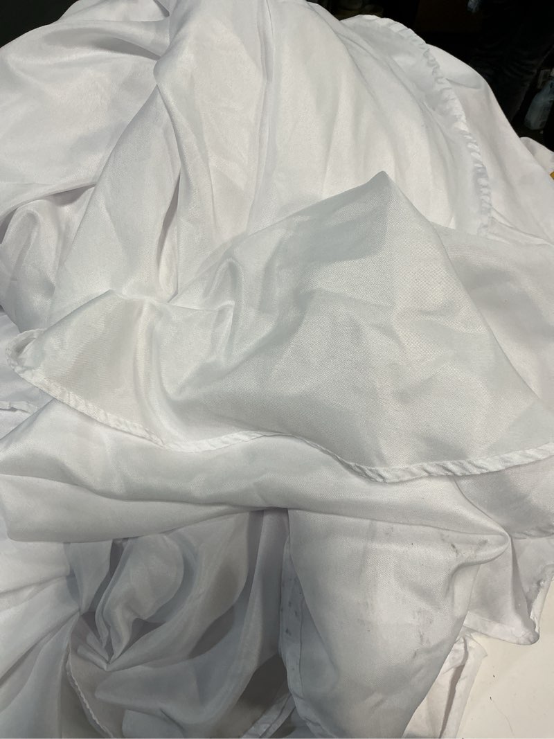 Condition photo showing Good Condition for 6-Pack White Round Tablecloths, 120 Inches, Stain-Resistant Polyester for 5-6 Ft Round Tables - Washable Table Covers for Weddings, Banquets, Birthday, Parties, Events