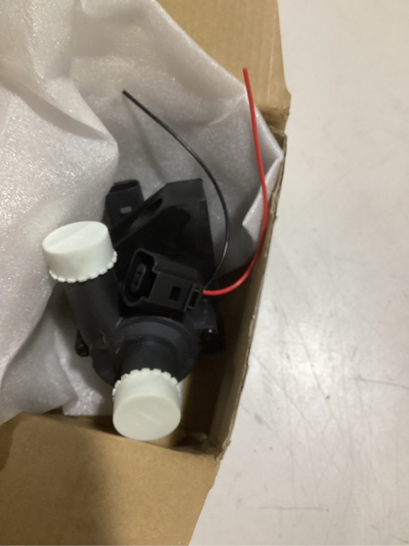 Condition photo showing Good Condition for auxiliary cooling water pump with plug for a3 a4 tt volkswagen beetle cc eos golf gti jetta passat tiguan replace 1k0 965 561 j 1k0 965 561j 1k0965561j