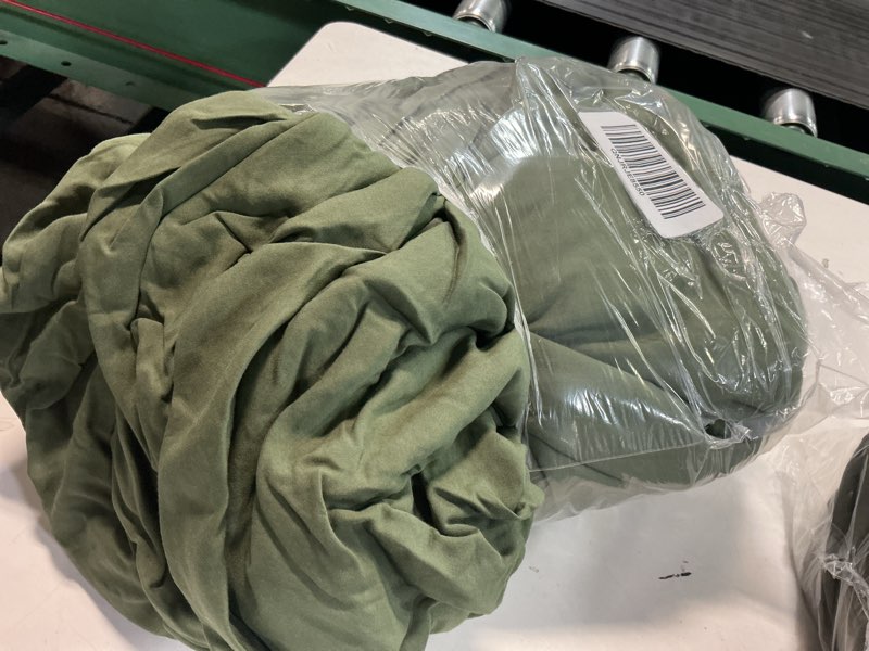 Condition photo showing New/Like New for quince green fitted sheet set 