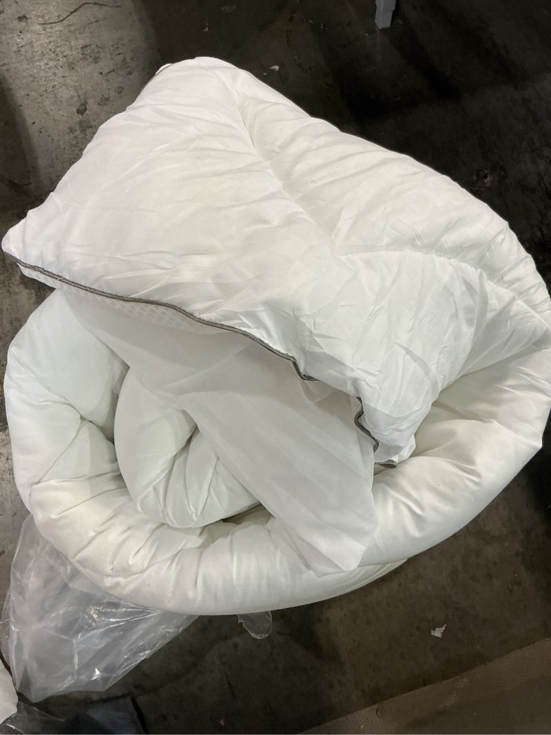 Condition photo showing As Is for ( similar) Queen Size Dual Layer 4 Inch Memory Foam Mattress Topper for Pressure Relief, 2\" Breathable Pillow Top Plus 2\" Cooling Gel Memory Foam Mattress Pad, 21\" Elastic Pocket, Medium Support, White