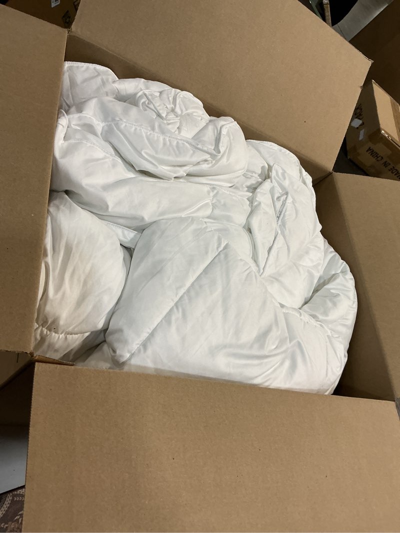 Condition photo showing As Is for bedsure king comforter set, white soft prewashed bedding for all seasons, 3 pieces gentlesoft™ bed set, 1 lightweight comforter (104"x90") and 2 pillowcases (20"x36") king(104"x90") 02 - white