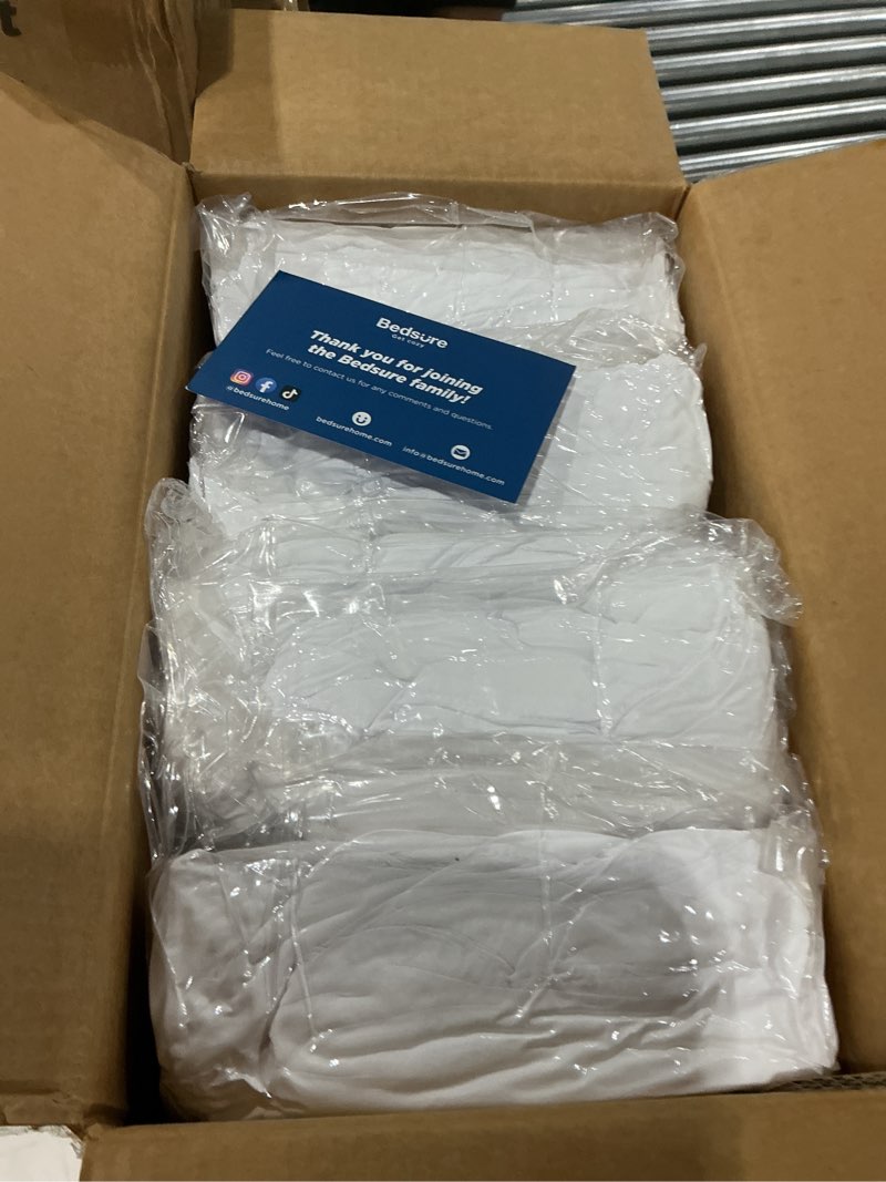 Condition photo showing New/Like New for bedsure soft pillows queen size, set of 4 - fluffy bed pillows 4 pack for sleeping, soft and supportive, hotel quality, original down alternative filling for side, back sleepers soft-4pk queen