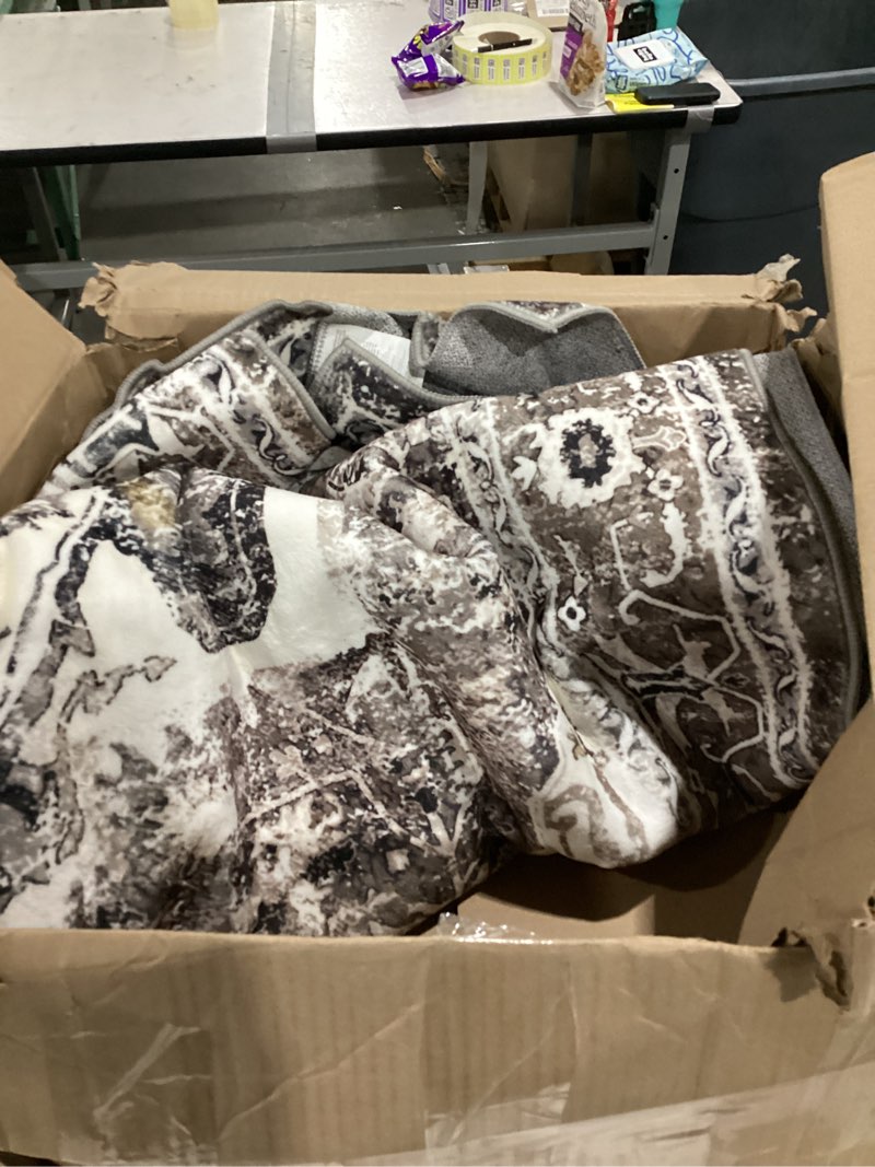 Area rug, unsure of size