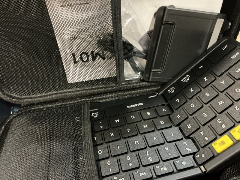 Condition photo showing Good Condition for foldable keyboard and mouse, samsers folding bluetooth keyboard combo, 2.4g + bt5.0 x 2, full-size portable travel keyboard & usb-c rechargeable wireless mouse for ios android windows mac os 2.4g + bluetooth 5.0 x 2 elegant black