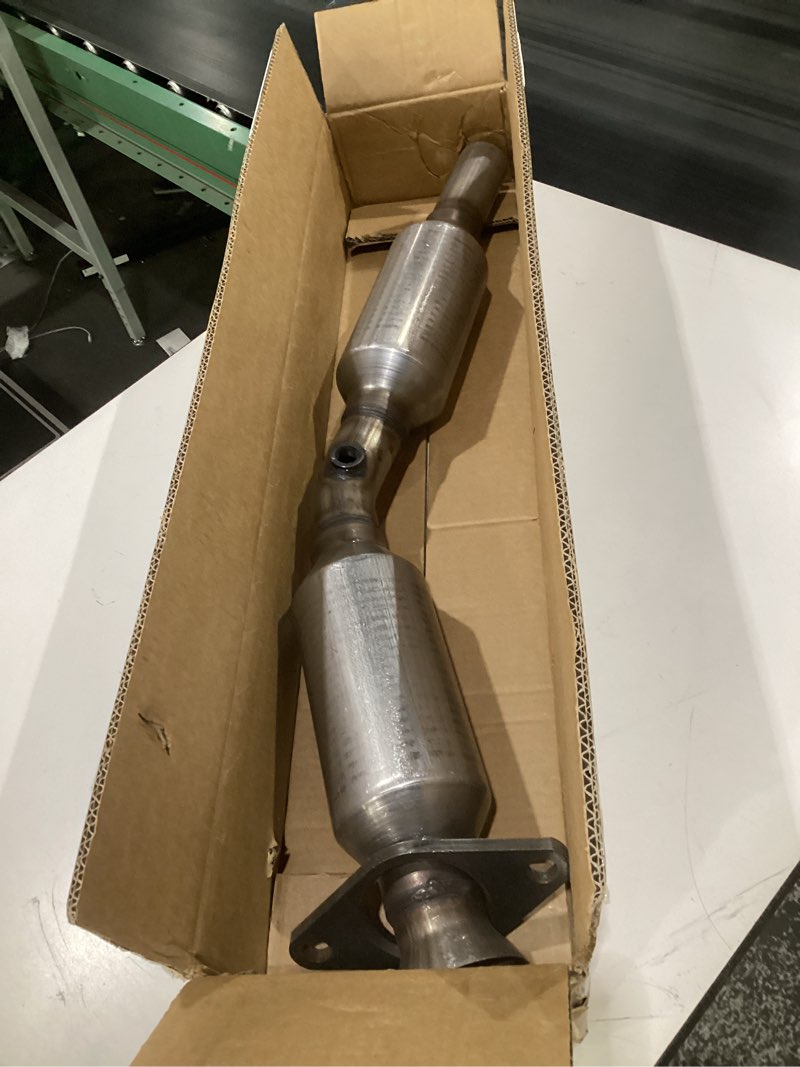 Condition photo showing Good Condition for front catalytic converter kit direct-fit toyota corolla matrix pontiac vibe 2003 2004 2005 2006 2007 2008 1.8l