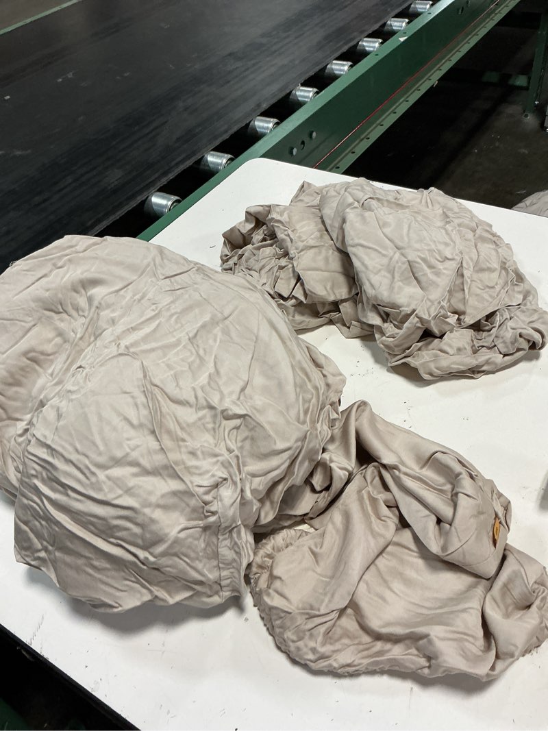 Condition photo showing Good Condition for quince bamboo sheet set, queen, sand