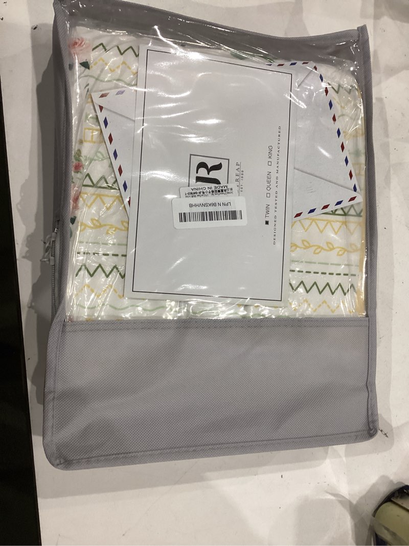 Condition photo showing Good Condition for joyreap 2 pieces floral patchwork quilt set twin, yellow n white flowers design, soft n cozy microfiber quilt, bedspread bed cover for all season, 1 quilt and 1 pillow sham- 68x86 inches yellow twin-68"x86"