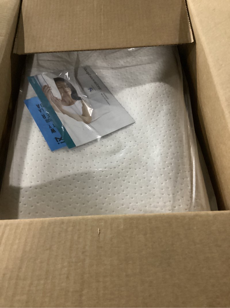 Condition photo showing New/Like New for Sleep Innovations - Contour Memory Foam Queen Pillow - White