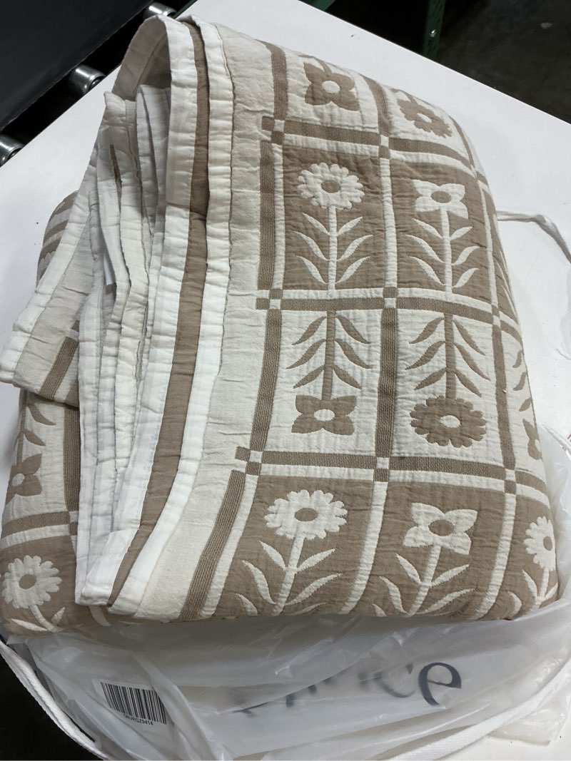 Condition photo showing Good Condition for quince organic cotton jacquard floral coverlet toffe full/queen 