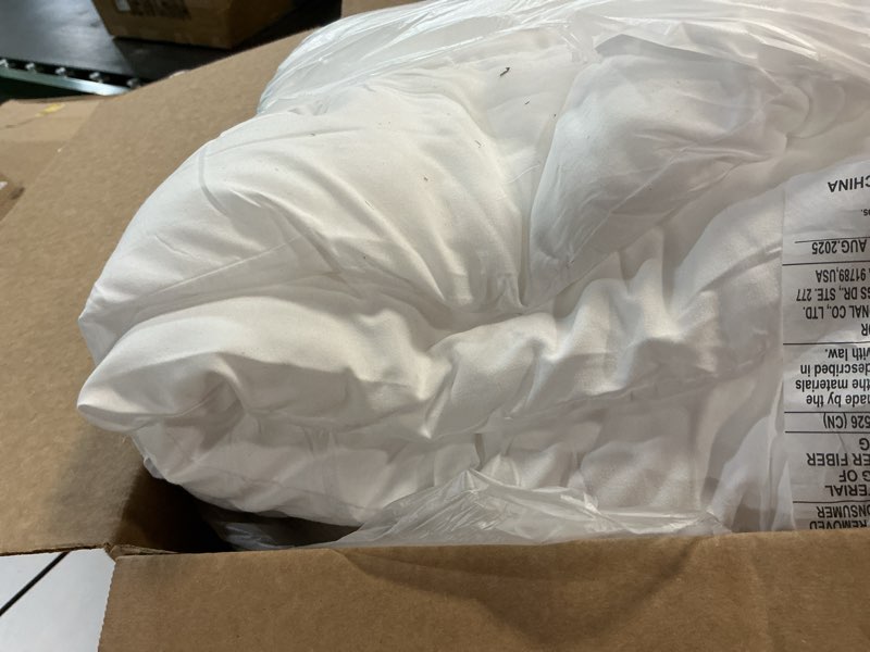 Condition photo showing Good Condition for Bedsure Comforter Duvet Insert - Quilted Comforters Full Size, All Season Duvet, GentleSoft Down Alternative Bedding, with 8 Tabs, Gifts for Women/Men, White, Full 86 x 82 Inches Full White
