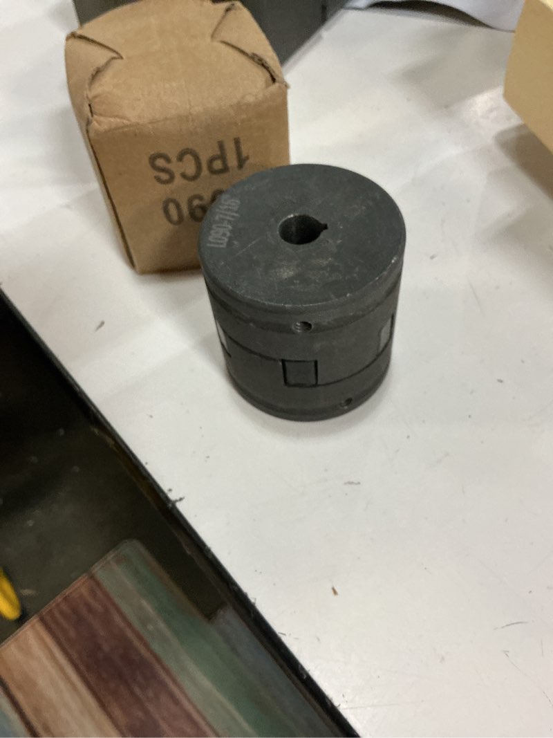 Condition photo showing New/Like New for uxcell 7/16" to 7/8" l090 flexible 3-piece l-jaw coupling coupler set & buna-n nbr rubber spider for log splitter hybrid equipment