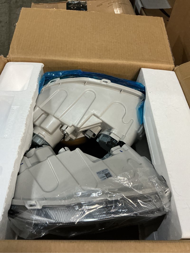 Condition photo showing New/Like New for headlights for 2002-2005 hyundai sonata 4-dr (bulbs included) black housing | with high & low beam bulbs oe replacement