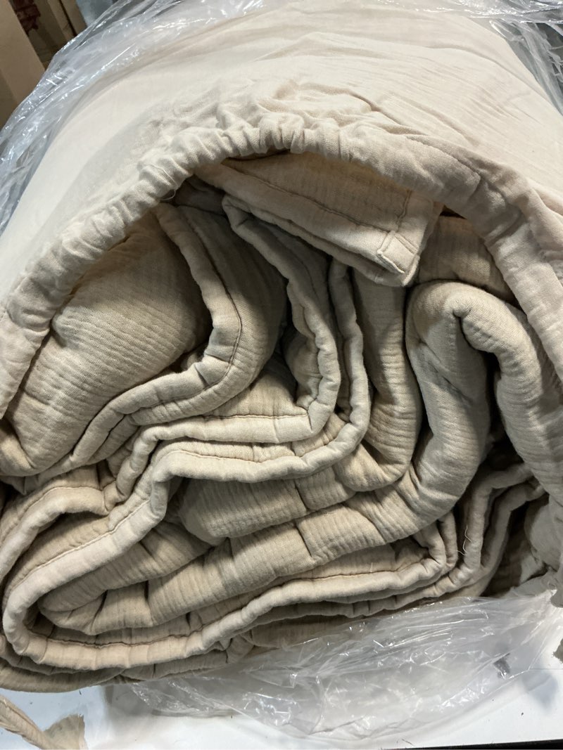 Condition photo showing As Is for quince organic airy gauze dream quilt, king/cal king, dune