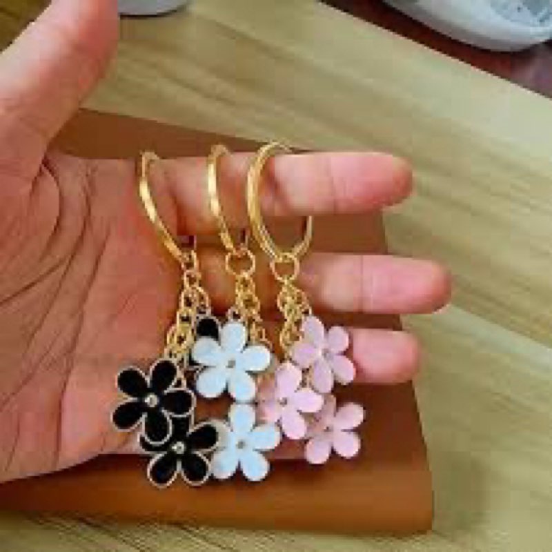 LLSME Cute Flower Charms Keychains with Tassel, Key Chains Pendant Key Ring for Wallet Backpacks Bag