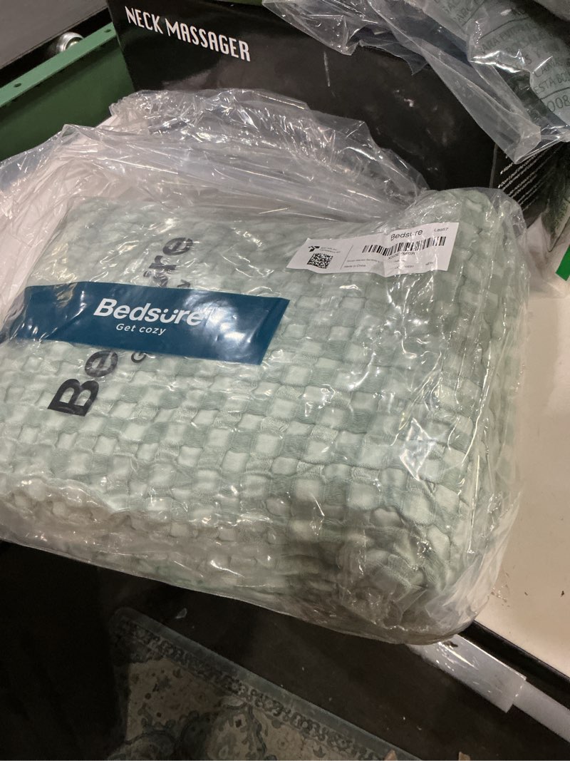 Condition photo showing Good Condition for Bedsure Cooling Cotton Waffle King Size Blanket - Lightweight Breathable Blanket of Rayon Derived from Bamboo for Hot Sleepers, Luxury Throws for Bed, Couch and Sofa, Sage Green, 104x90 Inches King (104" x 90") Sage Green