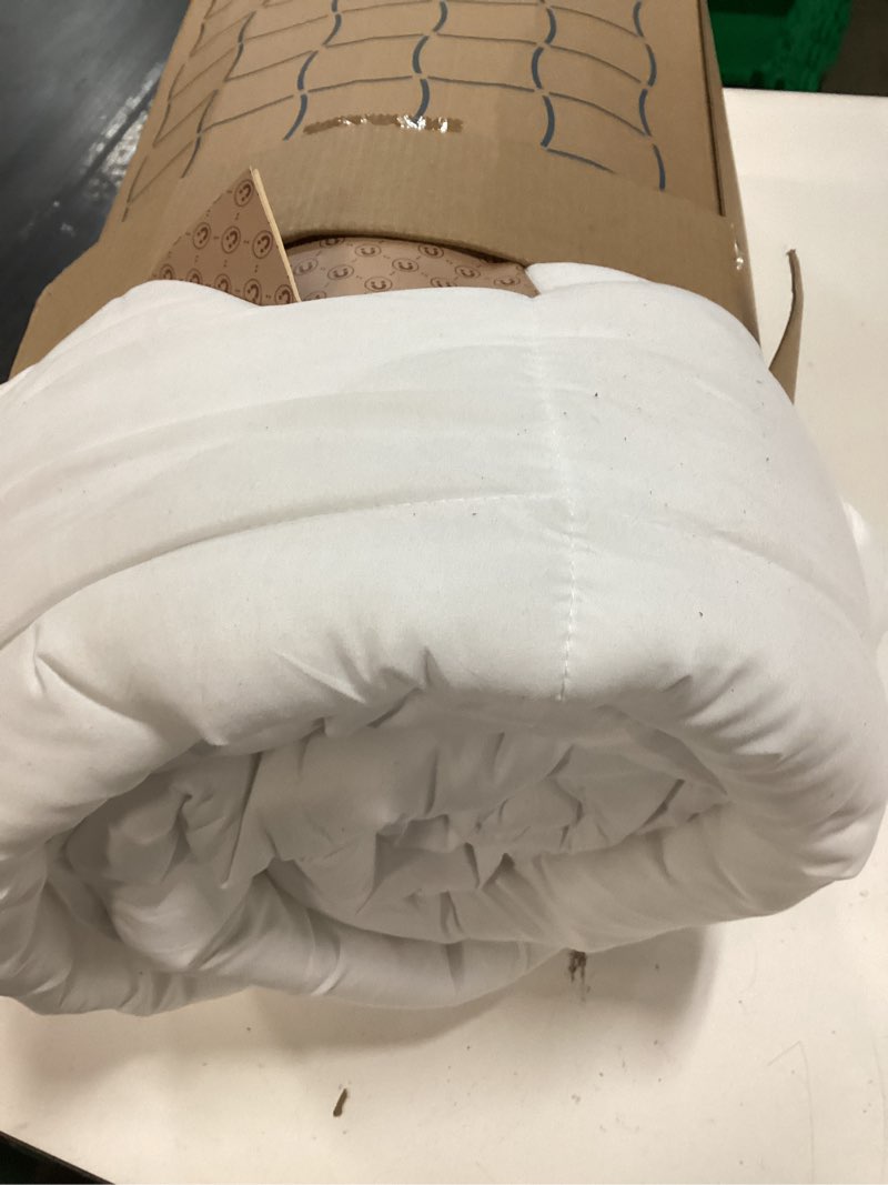 Condition photo showing Good Condition for bedsure comforter duvet insert - quilted comforters king size, all season duvet, gentlesoft down alternative bedding blanket, with 8 tabs, gifts for women/men, white, king 90 x 102 inches white king