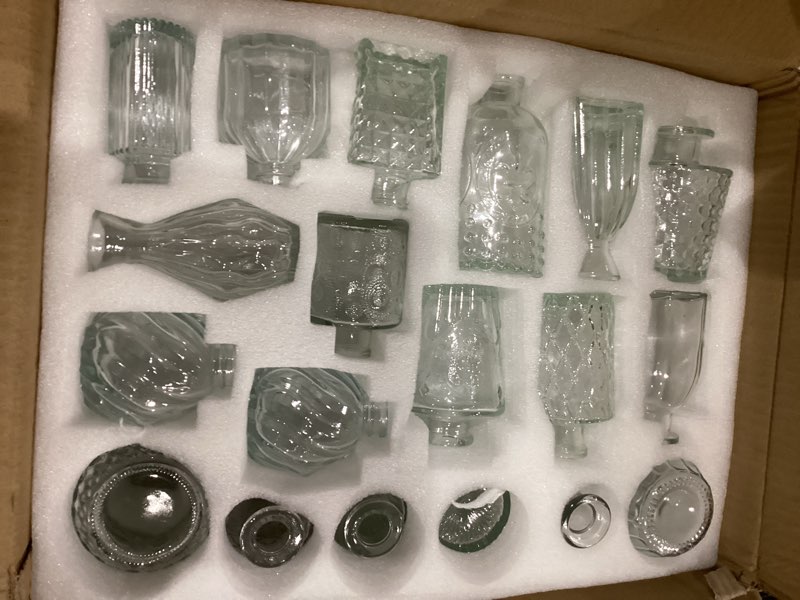 Condition photo showing Good Condition for Brajttt Glass Bud Vase Set of 32 pcs,Bud Vases in Bulk,Small Vases for Centerpieces, Mini Flower Vase Bulk for Rustic Wedding Home Table Decorations Clear 32 pcs