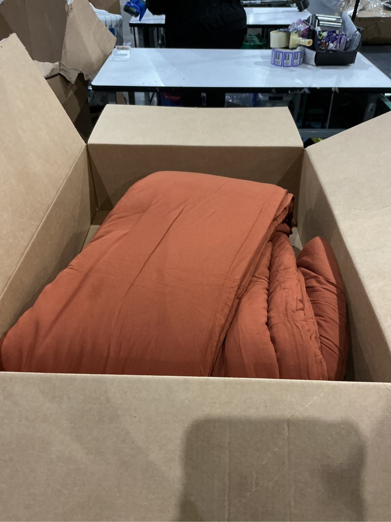 Condition photo showing As Is for quataly oversized queen comforter sets terracotta,3pcs soft lightweight breathable bedding comforter sets for all season, queen xl(98''×98'' comforter & 2 pillowcases) 15terracotta oversized queen (98"x98")