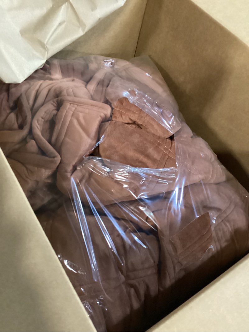 Condition photo showing Good Condition for Fleeco Double-Side Velvet Quilt King Size Comforter Set, Reversible108 x 96" Lightweight Velvet Bedding Set, Ultra Soft Bedspread with 2 Matching Shams, for All Seasons, Burnt Orange Burnt Orange King/Cal King (Double-Velvet)