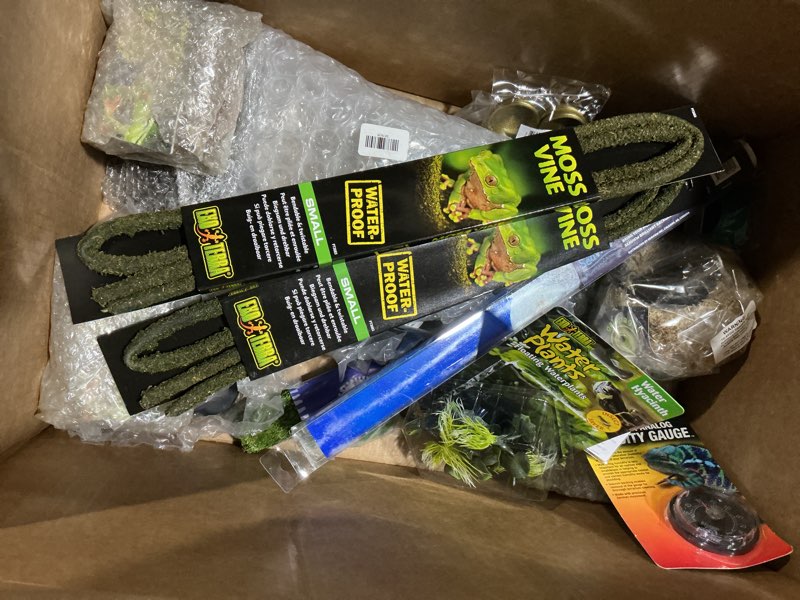 Condition photo showing Good Condition for Assorted Terrarium Decor for Pets