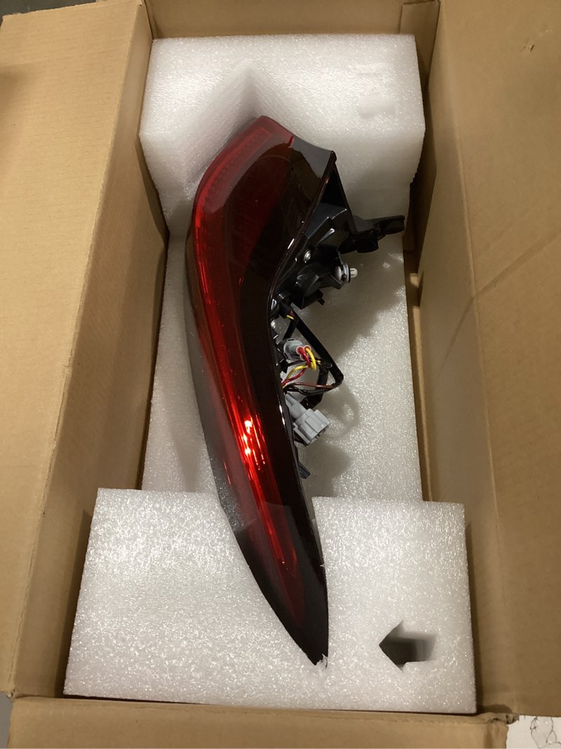 Condition photo showing New/Like New for huray right led outer tail light fit for nissan rogue 2021-2024, rh taillight tail lamp rear brake lamp assembly oe style replacement for ni2805122 265506rr0a passenger side outer rh(passenger side)