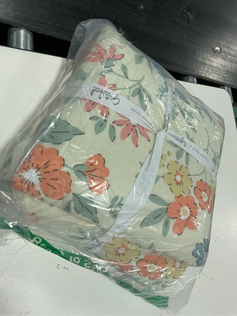 Condition photo showing Good Condition for greenland home chloe reversible modern floral quilted cotton quilted throw blanket, 50" x 60"