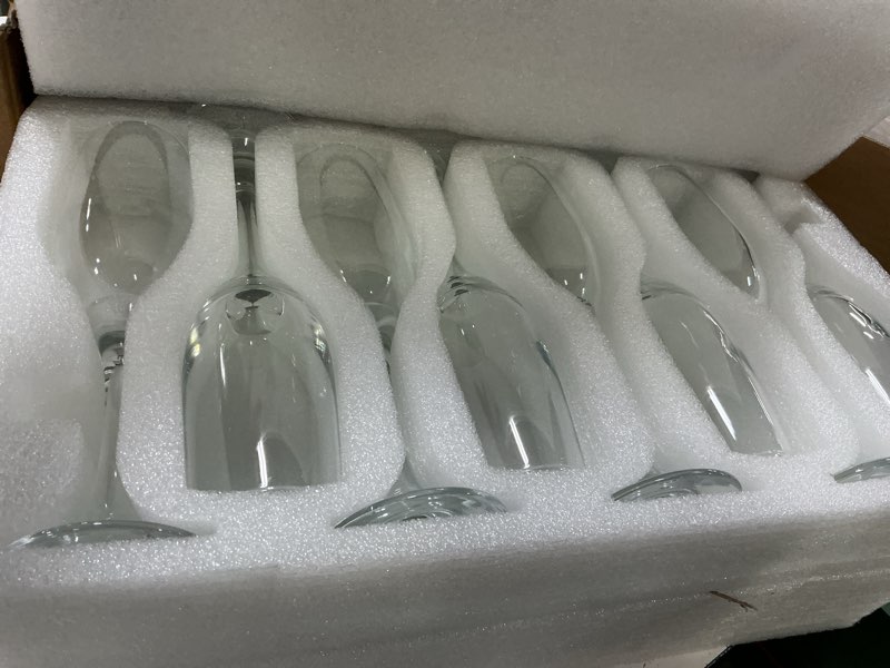 Condition photo showing New/Like New for umeied set of 16 champagne glasses, champagne flutes with classic shape, long stem sparkling wine glasses for wedding, restaurant, bar, wine toasting, clear transparent set of 16