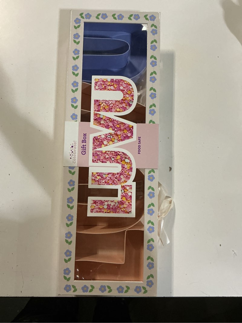 Condition photo showing As Is for luv u gift box, white, 21.5", mother's day by way to celebrate