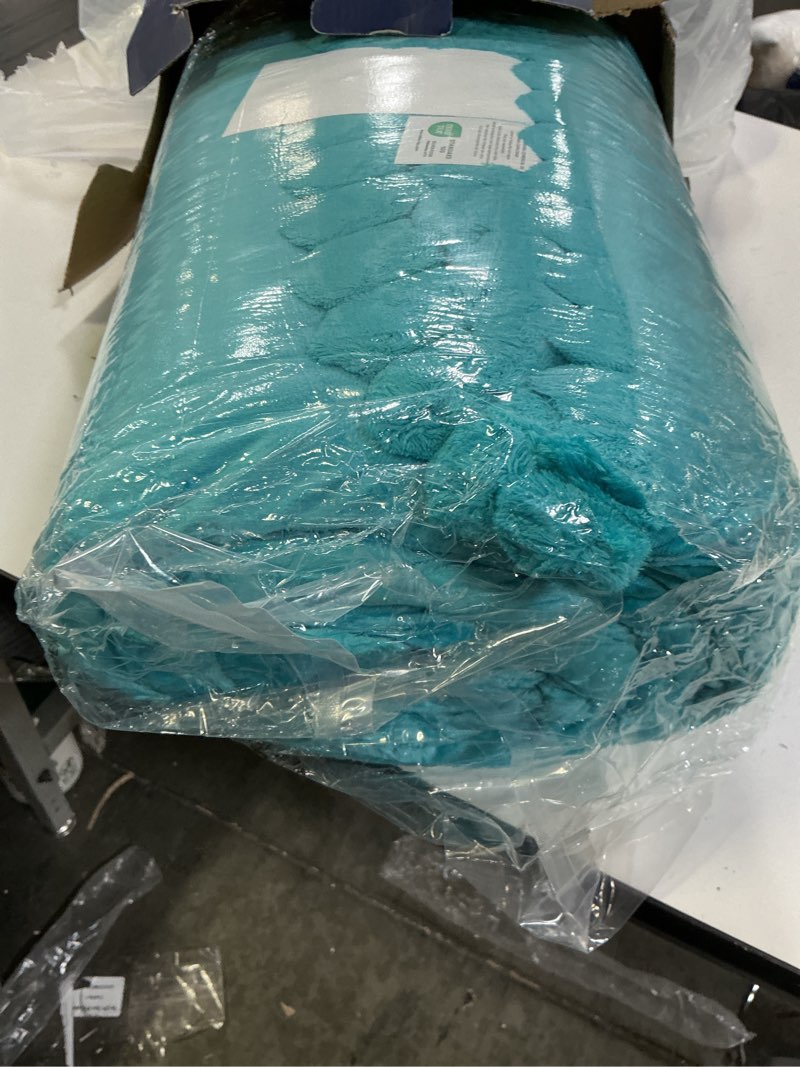 Condition photo showing Good Condition for BEDELITE Fleece King Comforter Set -Super Soft & Warm Fluffy Teal Bedding, Luxury Fuzzy Heavy Bed Se