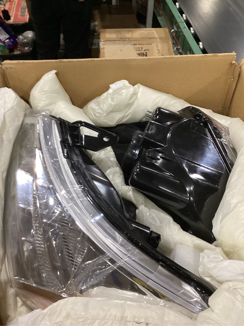 Condition photo showing Good Condition for headlights assembly pair for 2008-2011 ford focus s/se/ses/sel halogen head lights headlamps replacement driver and passenger side (lh rh),chrome housing amber reflector 2008-2011 08-chrome-amber