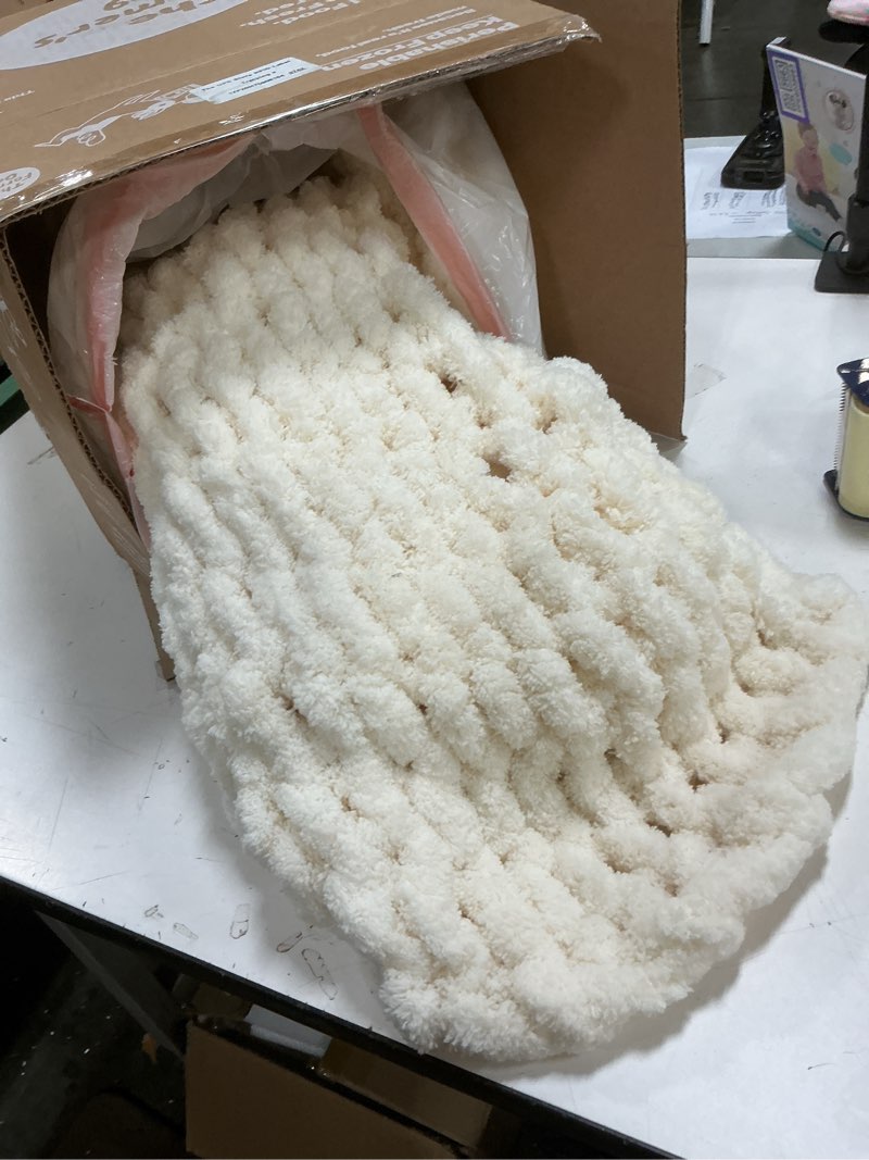 Condition photo showing Good Condition for Chunky Knit Blanket Chenille White, Handmade Chunky Throw Blankets Bulky Soft Fluffy Oversized Cable Braided Hand Knotted Throw for Sofa, Boho Gift -39x59inch White 39x59inch