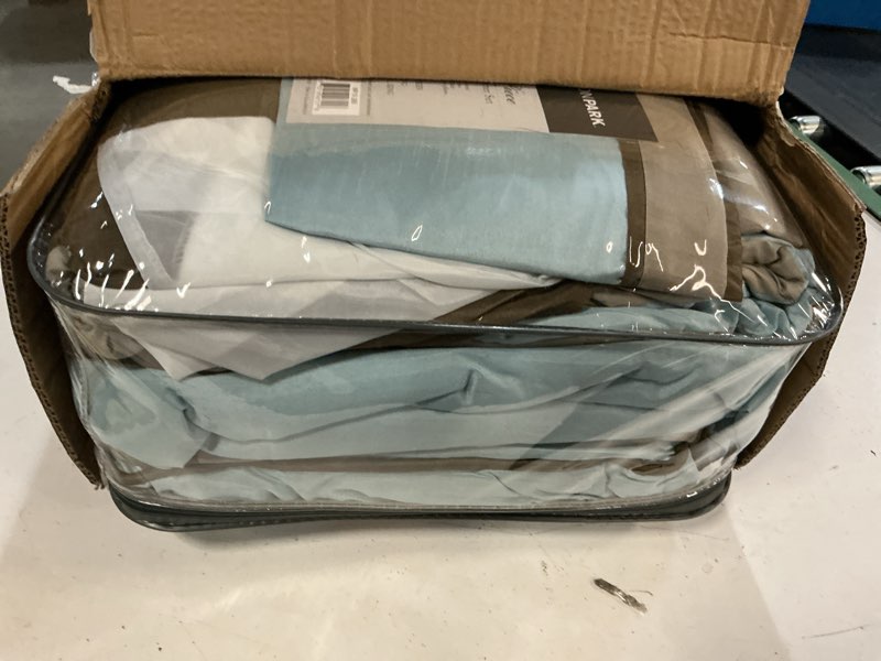 Condition photo showing Good Condition for madison park cozy comforter set-deluxe hotel collection, all season down alternative luxury bedding with matching shams, decorative pillows, queen(90"x90"), genevieve, blue 7 piece queen(90"x90") blue