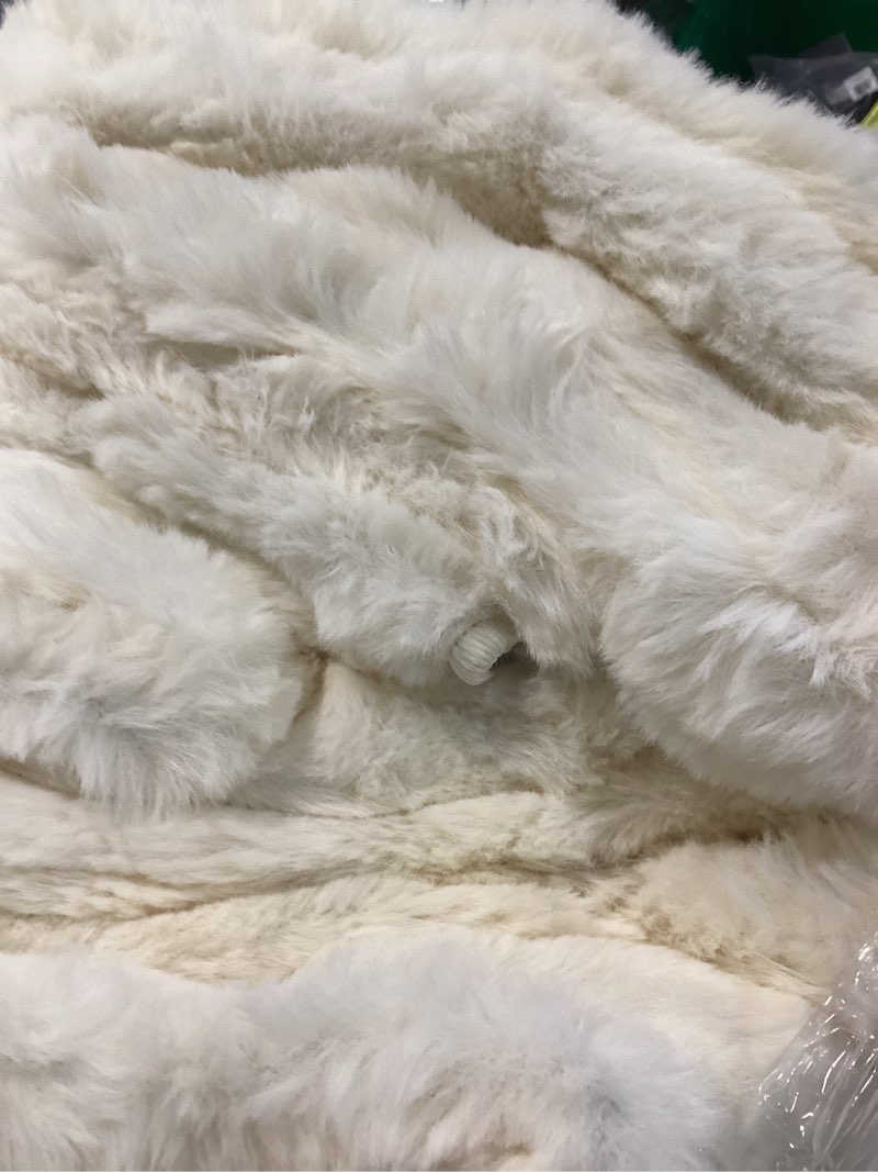 Condition photo showing Good Condition for amazon basics indoor area rug, 3d bubble washable home decor carpet for living room, bedroom, 8' w × 10' l, beige beige 8' x 10' (rectangular)