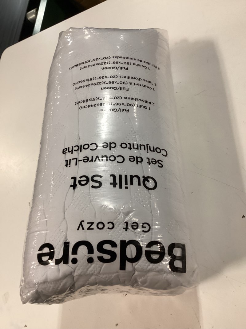 Condition photo showing New/Like New for bedsure quilts queen size - lightweight bedspreads queen size with basket weave pattern, soft quilt bedding set, white comforter set coverlet for all seasons with 2 pillow shams (90" x 96") | skin-friendly soft, all-season comfort, breathable, lightweight, machine washable 02 - white queen (90" x 96")