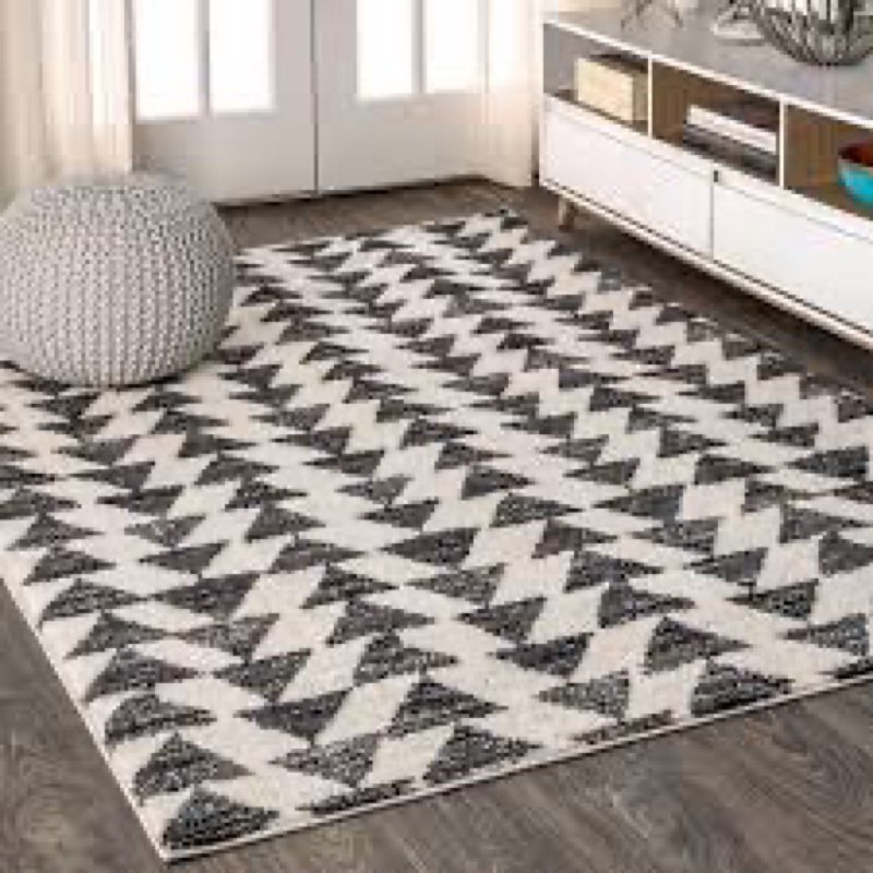 JONATHAN Y Aisha Moroccan Triangle Geometric Cream/Black Indoor Area Rug, 9x12, Contemporary, Modern