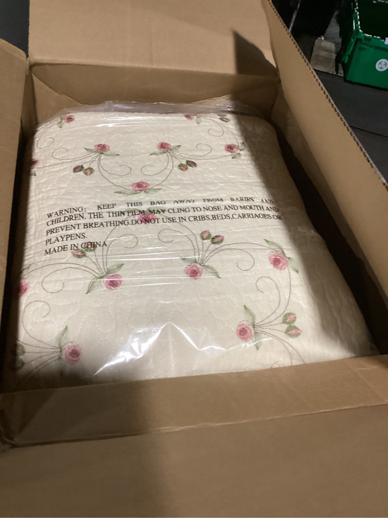 Condition photo showing Good Condition for Modern Heirloom Felisa Vintage Floral Embroidered 3-Piece Quilt Set, All Seasons Cotton Coverlet, 1 Quilt and 2 Pillow Shams (Full Queen Size) Full Queen Cream/Pink