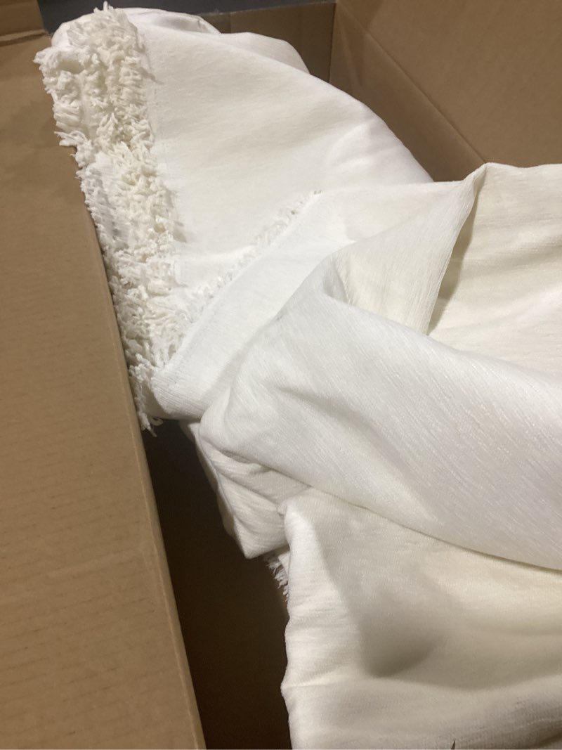 Condition photo showing Good Condition for similar Exclusivo Mezcla Fleece Throw Blanket for Couch,Super Soft and Warm Lightweight Checkered Pattern Blankets for All Seasons, 50x60 Inches, Ivory Ivory Throw (50\"x60\")