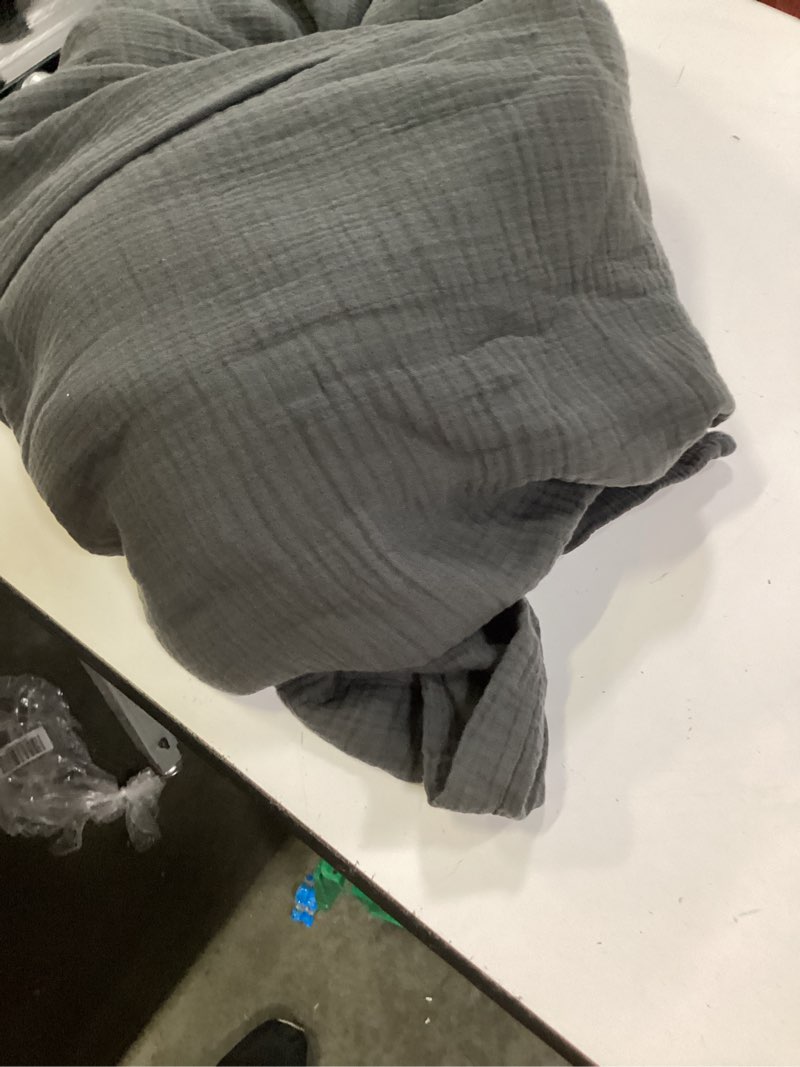 Condition photo showing Good Condition for layer cotton muslin blanket: ensign blue size king