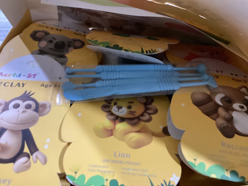 Condition photo showing Good Condition for aestd-st air dry clay kit - animal theme, modeling clay for kids, diy model magic clay with sculpting tools and tutorials, 12 boxes molding clay, soft & non-sticky, arts and crafts gift for kids animal world