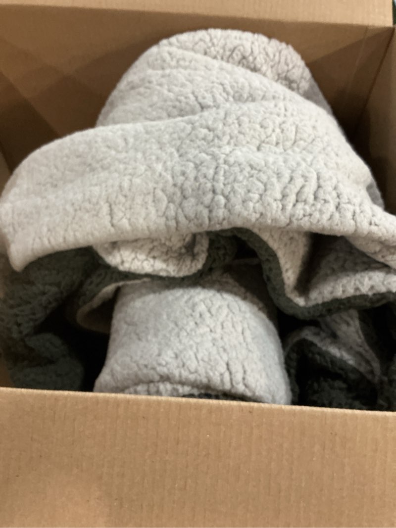 Condition photo showing Good Condition for Exclusivo Mezcla Reversible Twin Size Sherpa Blanket, Thick and Warm Fleece Blankets for Winter, Soft Plush Fluffy for Bed, 60x80 Inches, Dark Grey/Light Grey Dark Grey/ Light Grey Twin ( 60x80 IN )