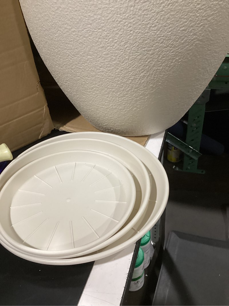 Condition photo showing Good Condition for 14.5/12/9.6 inch pots, large indoor planters with drainage, plastic plant pots, outdoor garden pots, large pots for indoor plants | heavy-duty indoor planters with removable plugs suit monstera, money trees and fiddle leaf figs for patios and living rooms.